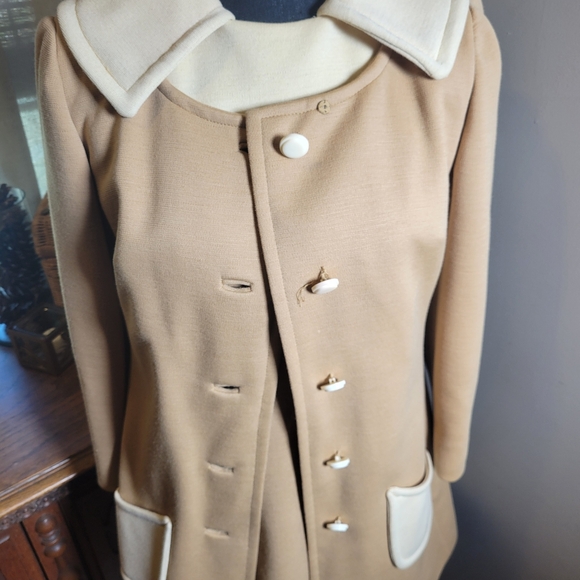 VINTAGE 60'S GO-GO BROWN AND CREAM MINI DRESS AND JACKET - Picture 7 of 10